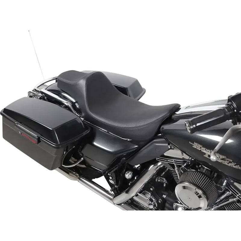 Drag Specialties Predator III sæde med udvidet rækkevidde til Harley 