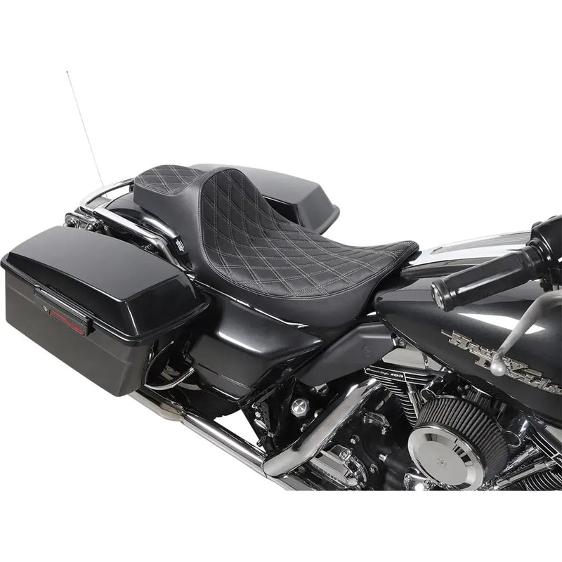 Drag Specialties Predator III sæde med udvidet rækkevidde til Harley 