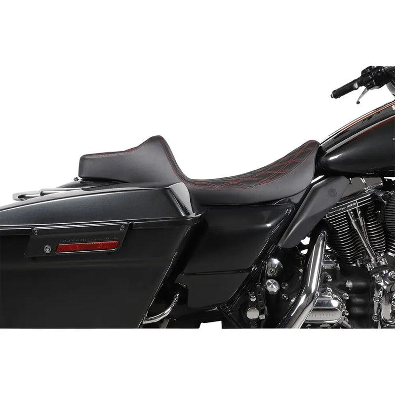 Drag Specialties Predator III sæde med udvidet rækkevidde til Harley 